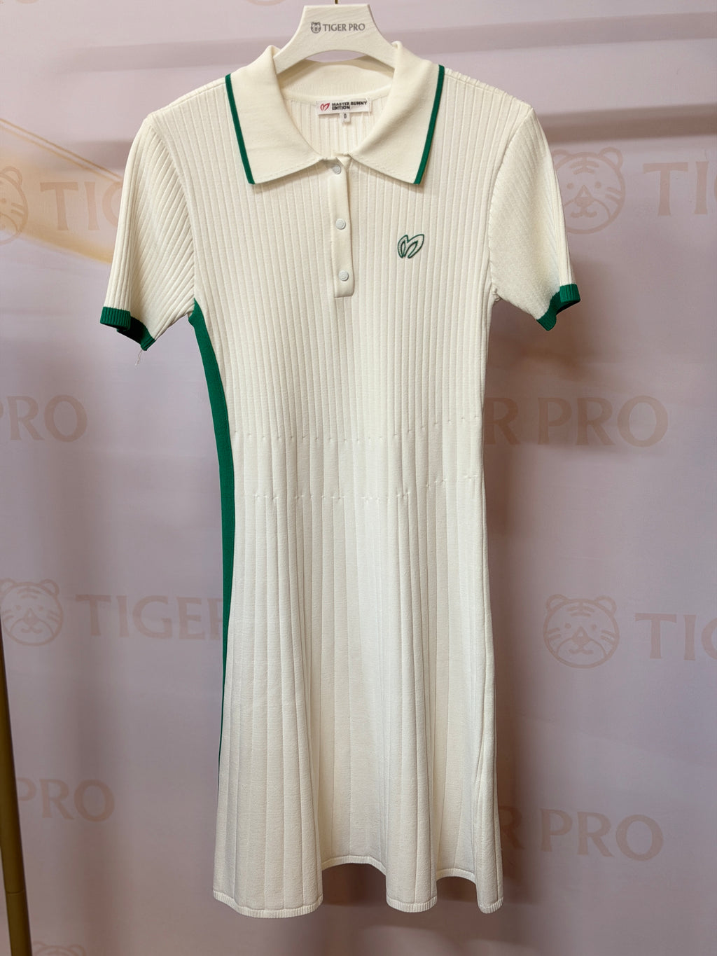 Master Bunny White Slim-fit dress