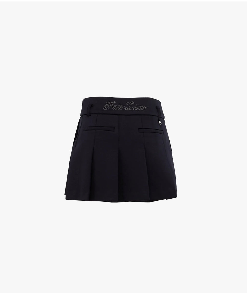 Fairliar Wrinkled shorts (black)