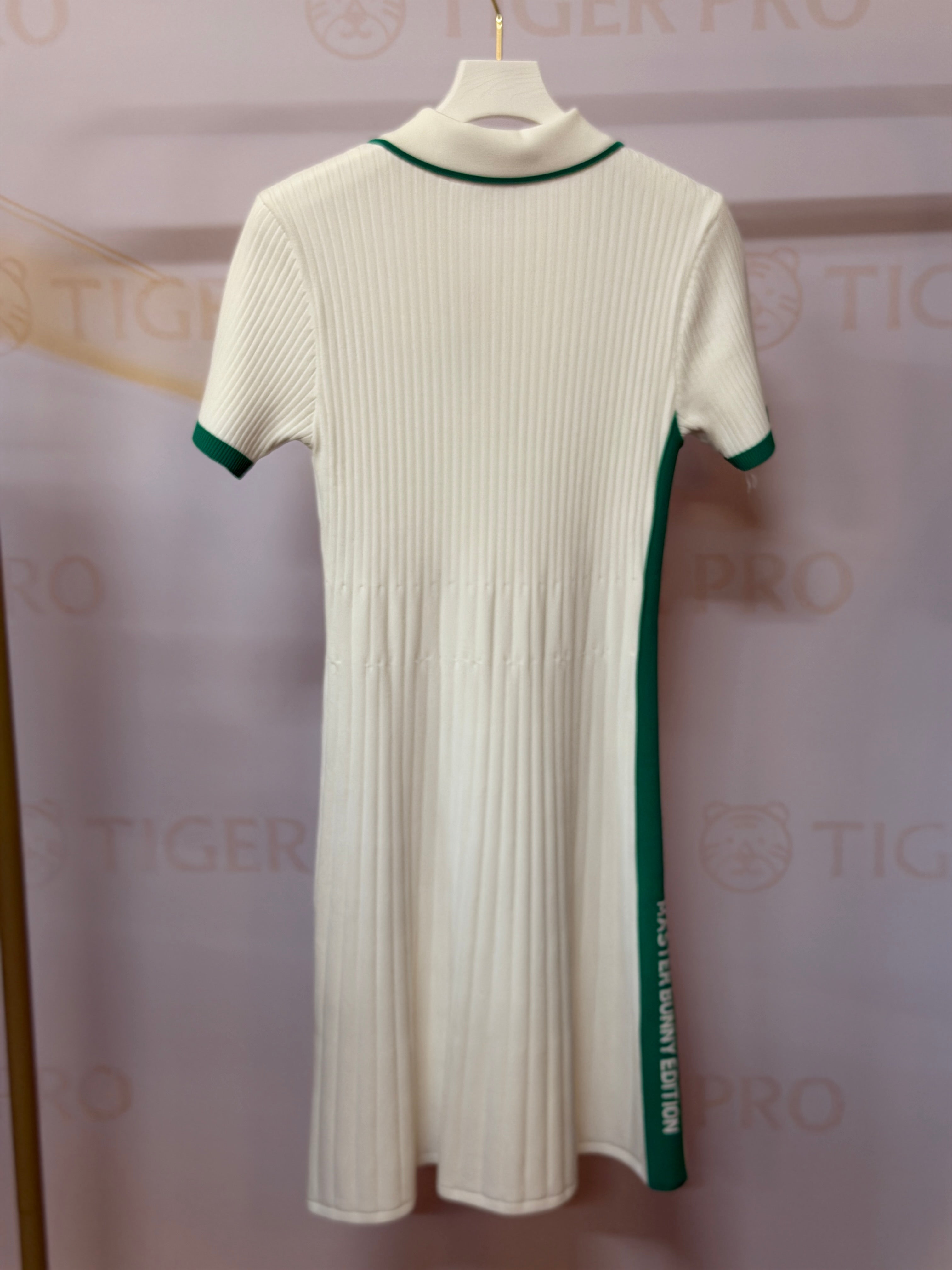 Master Bunny White Slim-fit dress