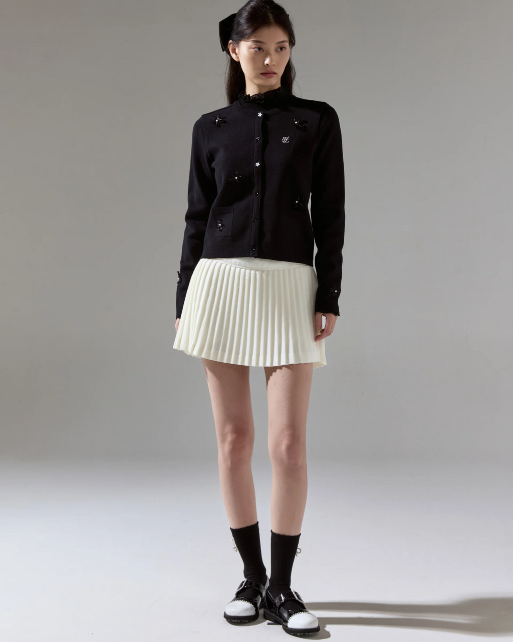 Fairliar Leather flower trimmed cardigan (Black)